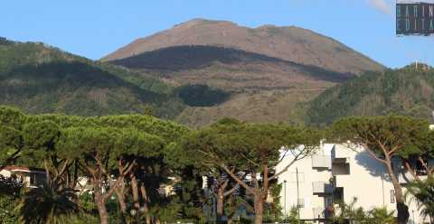 San Sebastiano, il paese distrutto tre volte dal Vesuvio: Viviamo con l'ansia